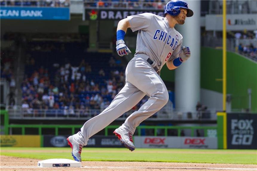 Baseball-Saison startet kurios gleich mit Homerun Ian Happ von den Chicago Cubs verwandelte den ersten Pitch der Saison gleich zu einem Homerun. Foto: Matias J. Ocner/Miami Herald/AP
