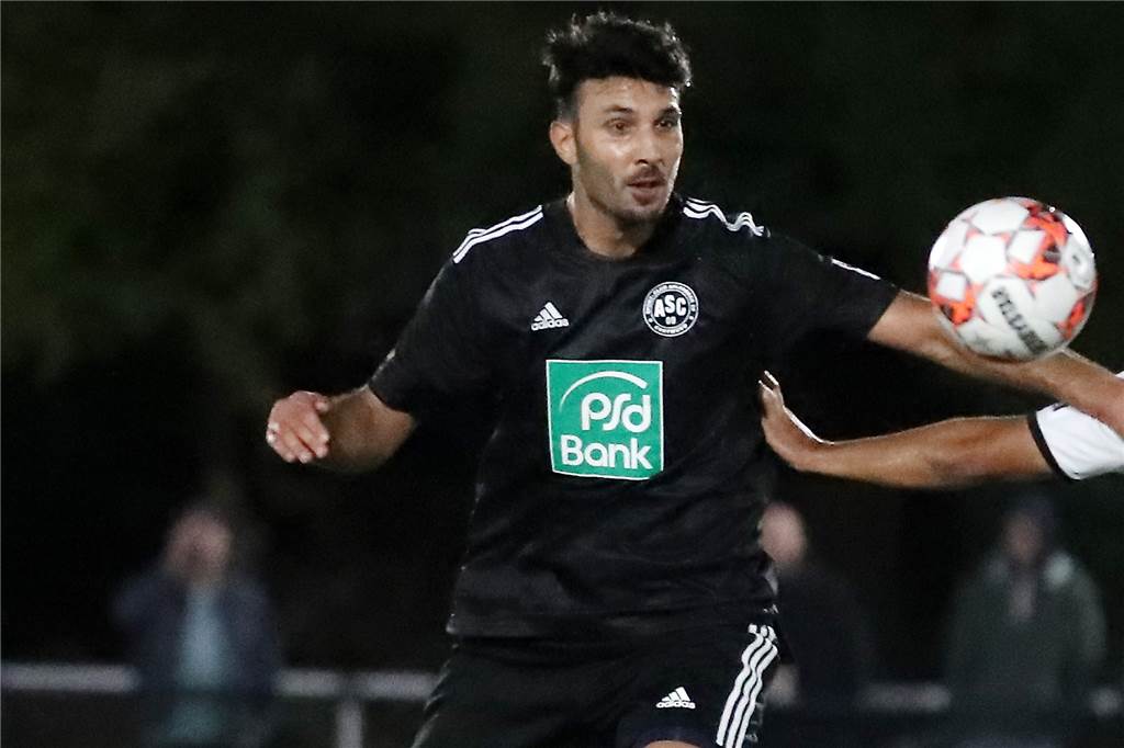 Kuriose Trikotverwirrung beim ASC 09: Spieler läuft im Trikot eines anderen auf Ibrahim Bulut kann aufgrund eines Kreuzbandrisses derzeit nicht spielen. Sein Trikot war am Dienstag beim Testspiel des ASC 09 dennoch auf dem Platz zu sehen.