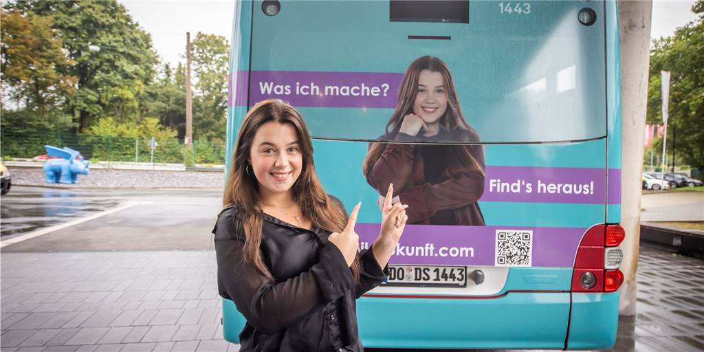 Azubi-Mangel wird dramatisch – Jetzt werben Ibitsam (19) und drei andere für ihre Traumberufe Ibtisam wird Dachdeckerin. Die 19-Jährige modelt für die neue Azubi-Kampagne der IHK.