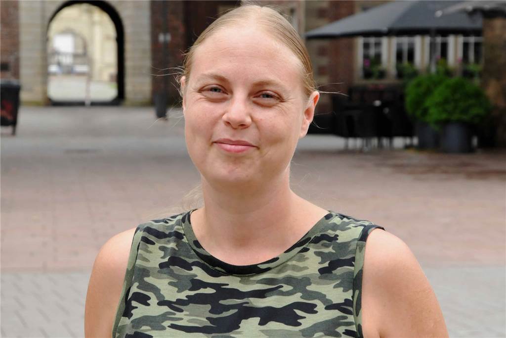 Brötchen kaufen nur mit Karte oder Smartphone? Was Ahauser dazu sagen „Ich bin und bleibe ein großer Bargeldfan“, so Sabrina Elfert aus Ahaus.