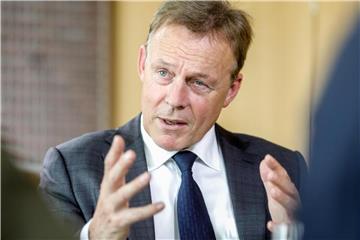 „Ich glaube nicht, dass Horst Seehofer noch lange im Amt bleibt“, vermutet Thomas Oppermann. Foto: Michael Kappeler