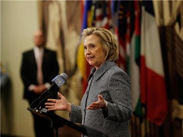 «Ich habe mich vollständig an jede Vorschrift gehalten»: Die frühere US-Außenministerin Clinton äußert sich in New York zu der E-Mail-Affäre. Foto: Andre Gombert