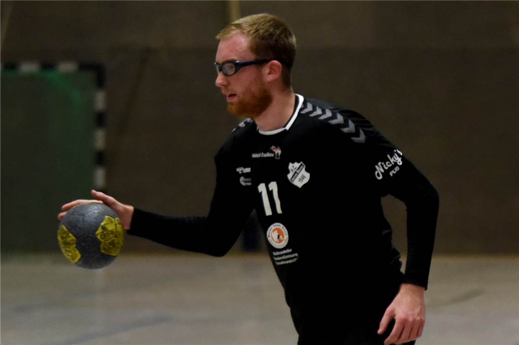 Reitet der HC Heeren die Erfolgswelle bis zum Aufstieg? Ideengeber, Torschütze und Sprachrohr des HC Heeren: Rückraumspieler Dominik Hoeft.