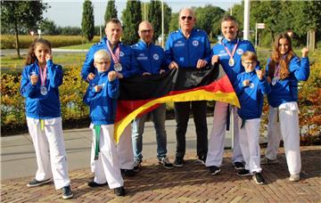 ie erfolgreichen Starter der Heeker Kampfsportabteilung (v. l.) Paula Gonzales-Hilbert, Nils Söbbing, Sergij Vasin, Jürgen Probst, Rinze Tangenberg, Marcel Mulder, Len Probst, Hanna Wolters