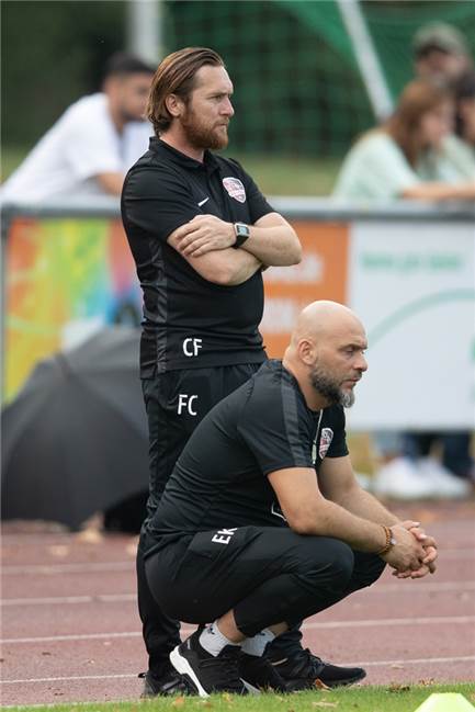 IG Bönen verliert Sponsor, Ausverkauf droht: „Wir brauchen händeringend finanzielle Hilfe“ IG Bönen-Coach Ferhat Cerci steht an der Seitenlinie.