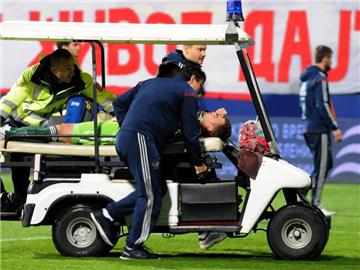 Igor Akinfejew wurde nach dem Angriff sofort ins Krankenhaus gebracht, nun geht es ihm wieder besser. Foto: Boris Pejovic