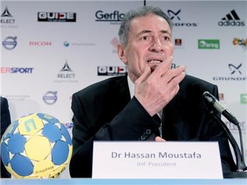IHF-Präsident Hassan Moustafa ist seit Jahren umstritten. Foto: Jens Wolf
