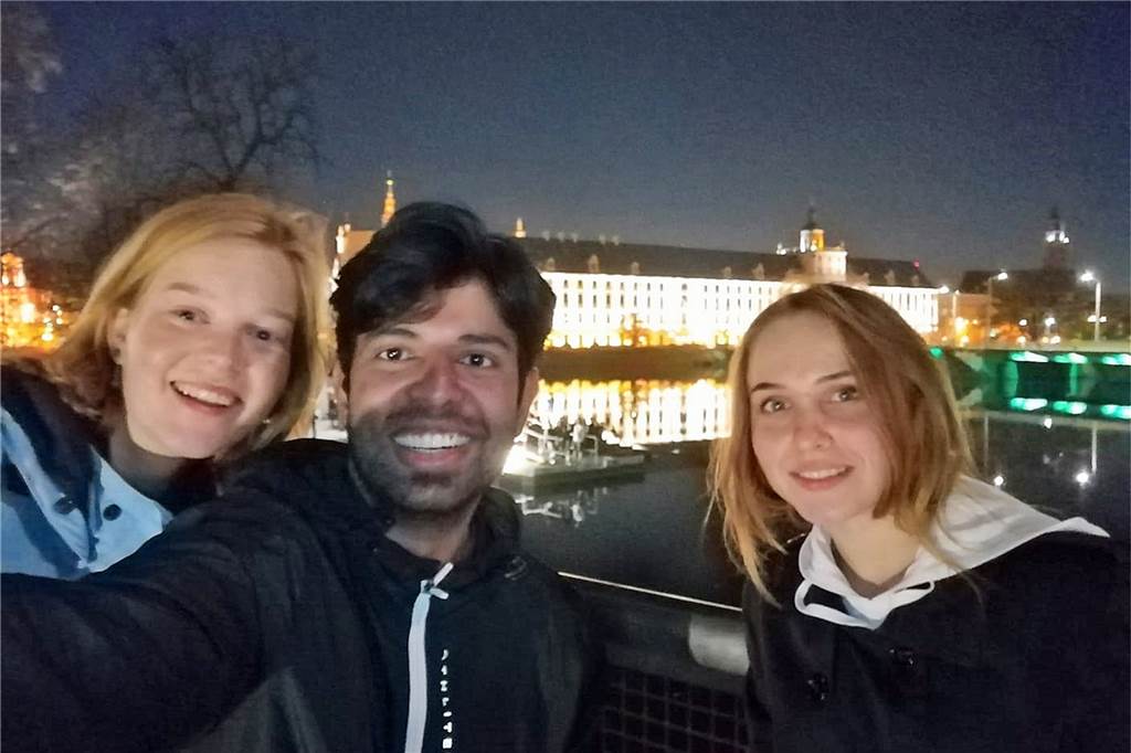 Ihr Gastgeber nahm Christin Lesker und ein Mädchen aus der Ukraine mit auf eine nächtliche Radtour durch Breslau und zeigte den beiden die schönsten Ecken der Stadt bei Nacht.