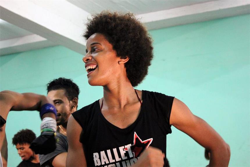 „Ballet Revolución“ kommt ins Konzerthaus nach Dortmund Ihr Lachen und ihre Körperbeherrschung lassen Heidy Batista Garcia immer in der ersten Reihe tanzen.