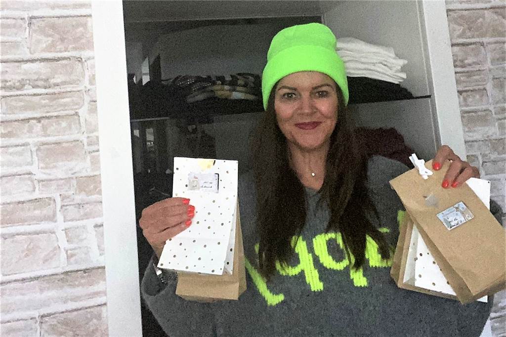 Gänsehaut-Momente: Boutique-Besitzerin begeistert mit Geschenkaktion Ihre Aktion mit Herz machte auch sie glücklich: Die Dortmunder Boutique-Besitzerin Birgit Schachtsieck beschenkte über 40 Frauen, die kein einfaches Leben haben.