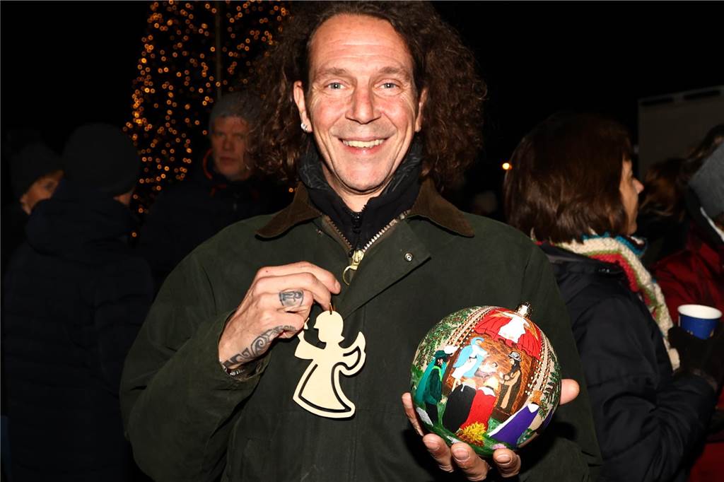 Ihren Weihnachtsbaum haben die Hullerner am Freitagabend auf dem Dorfplatz gefeiert.