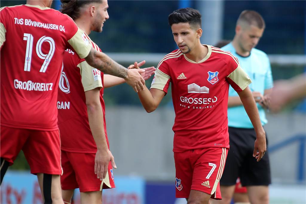 Leistungsträger des TuS Bövinghausen steht nach schwerer Verletzung vor Comeback Ilias Anan (r.) ist beim TuS Bövinghausen wieder zurück.
