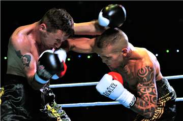 Ilias Essaoudi (r.) berherrschte bei der ersten Dorstener Neujahrs Fight Night seinen Gegner Anzor Gamgebeli und gewann eindeutig nach Punkten.