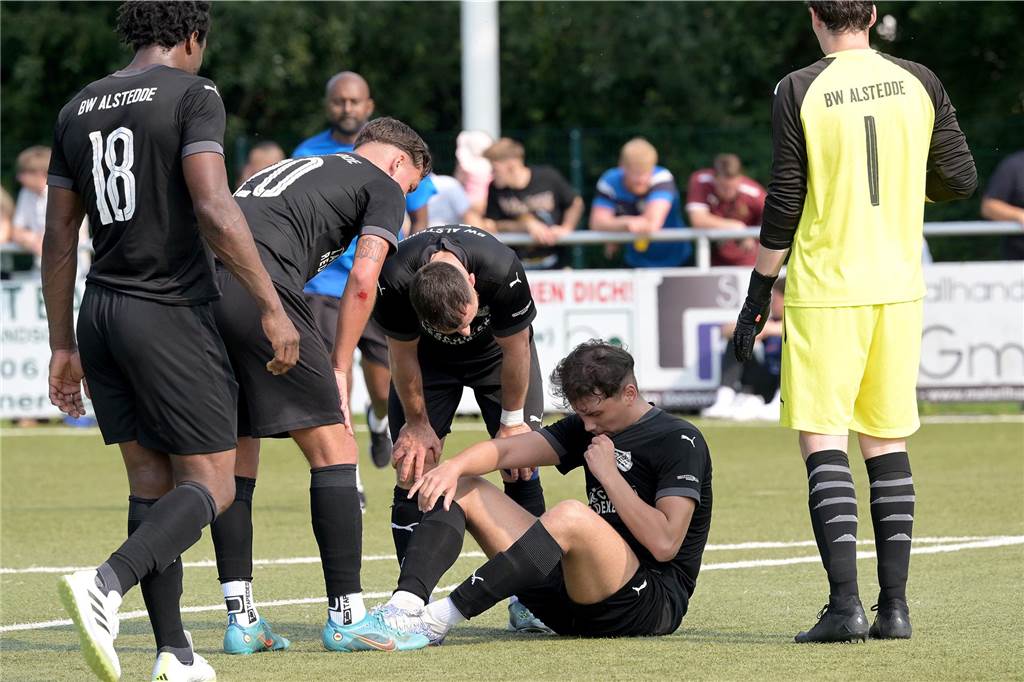 Alstedde-Coach Varathan zieht nach Umbruch erstes Fazit Ilias Markan sitzt am Boden.