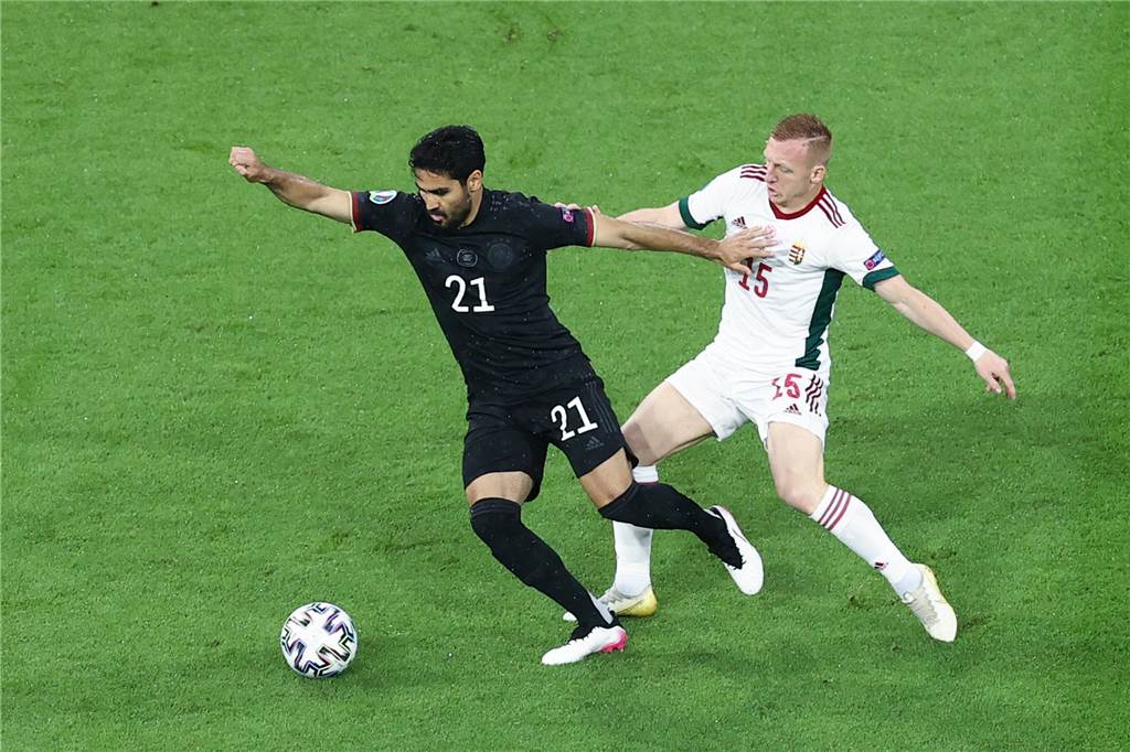 Ilkay Gündogan (l.) legte gegen Ungarn einen enttäuschenden Auftritt hin.