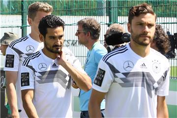 Ilkay Gündogan (l.) sagt: „Die Reaktionen haben mich getroffen, vor allem auch die persönlichen Beleidigungen.“