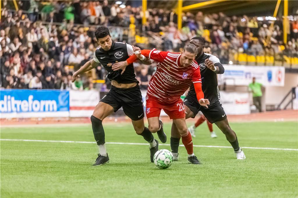 Ilker Algan verpasst Tor-Rekord bei der Stadtmeisterschaft ganz knapp: Verletzung spielt Rolle Ilker Algan war im Dribbling nur schwer vom Ball zu trennen.