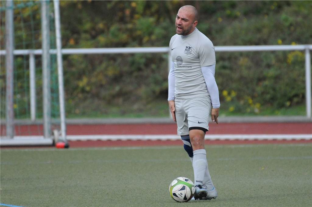 Fußballer diskutieren DFB-Forderung: „arrogant“ und „nicht systemrelevant“ Ilker Bahcecioglu, Spielertrainer der SF Habinghorst/Dingen.