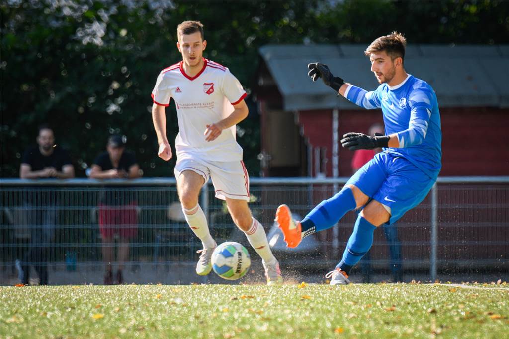 Wer war der beste Schnapper nach der Winterpause? Ilker Durak spielt einen Pass.