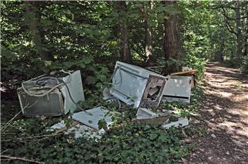 Illegal entsorgter Müll, wie hier in den Lippeauen an der Stadtgrenze zu Bergkamen im August 2018, verursacht immer mehr Aufwand und Kosten für die WBL. Die Rechnung zahlen am Ende alle Lüner Bürger.