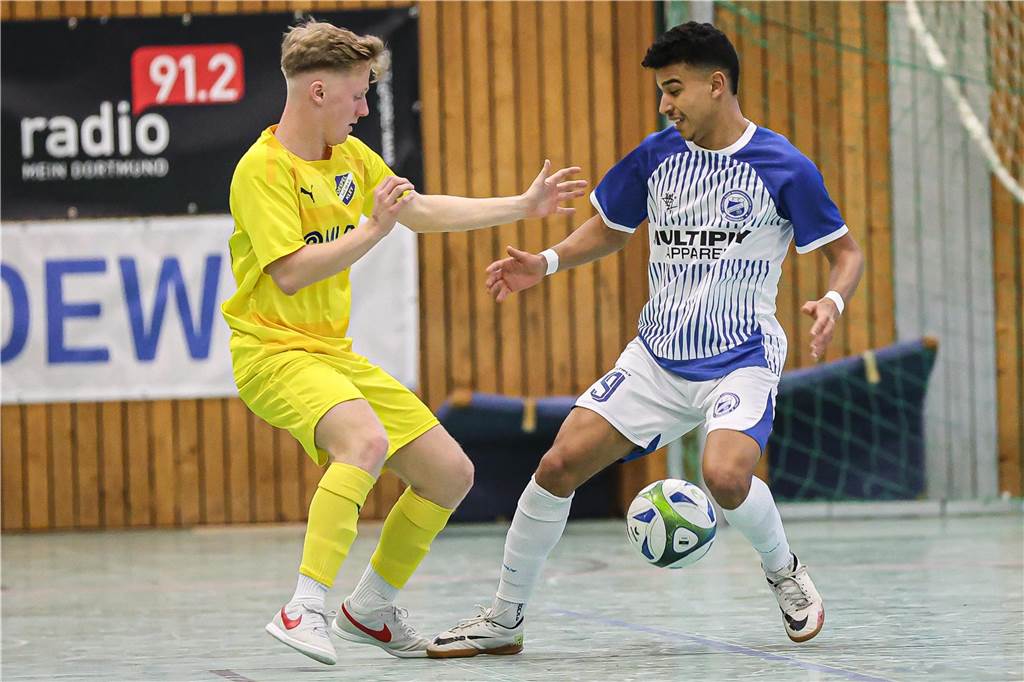 Unser Team der Zwischenrunde: Ein Spieler aus der Kreisliga A ist mit dabei Ilyas Khattari (r.) führt die Torjägerliste der Dortmunder Hallenstadtmeisterschaft an.