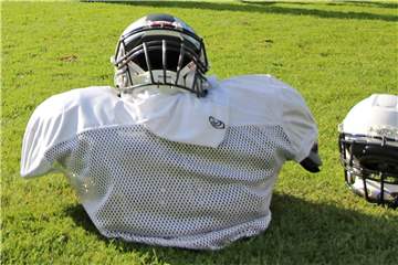 American Football, Uniform und Helm