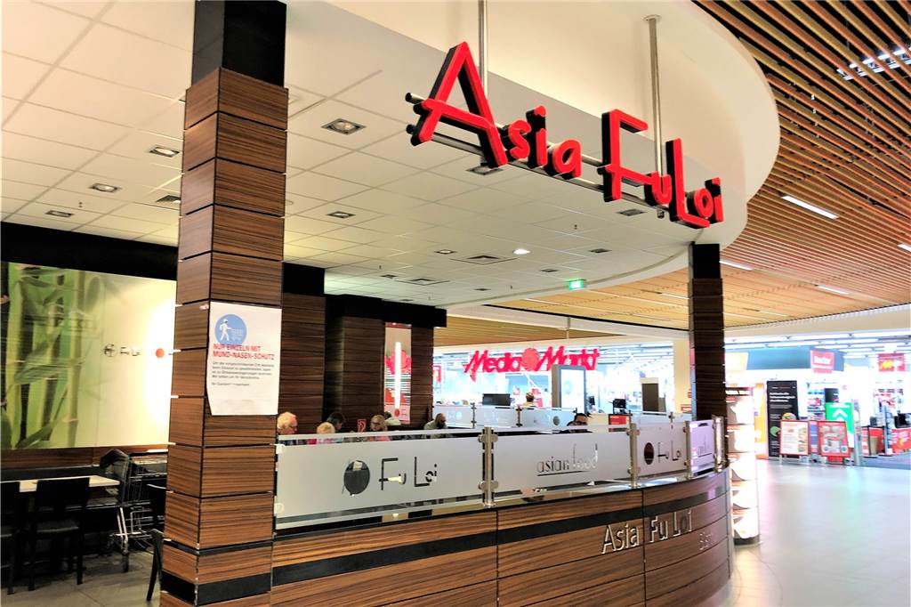 Real-Kaufland-Umbau im Indupark: Geschlossene Geschäfte und Umsatzeinbußen Im asiatischen Restaurant Asia Fu Loi ist zumindest am späten Montagvormittag nicht viel los.