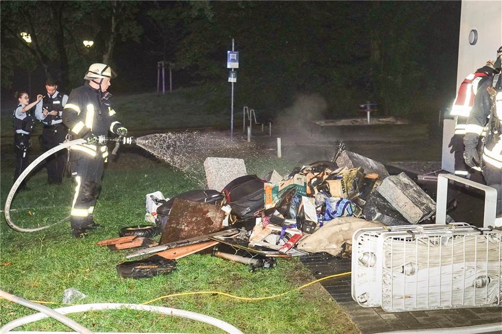 Im August 2020 brannte es Im Keller eines Mehrfamilienhauses am Steinfurtweg in Kirchlinde. Der Täter hatte Müll und Gerümpel angezündet.