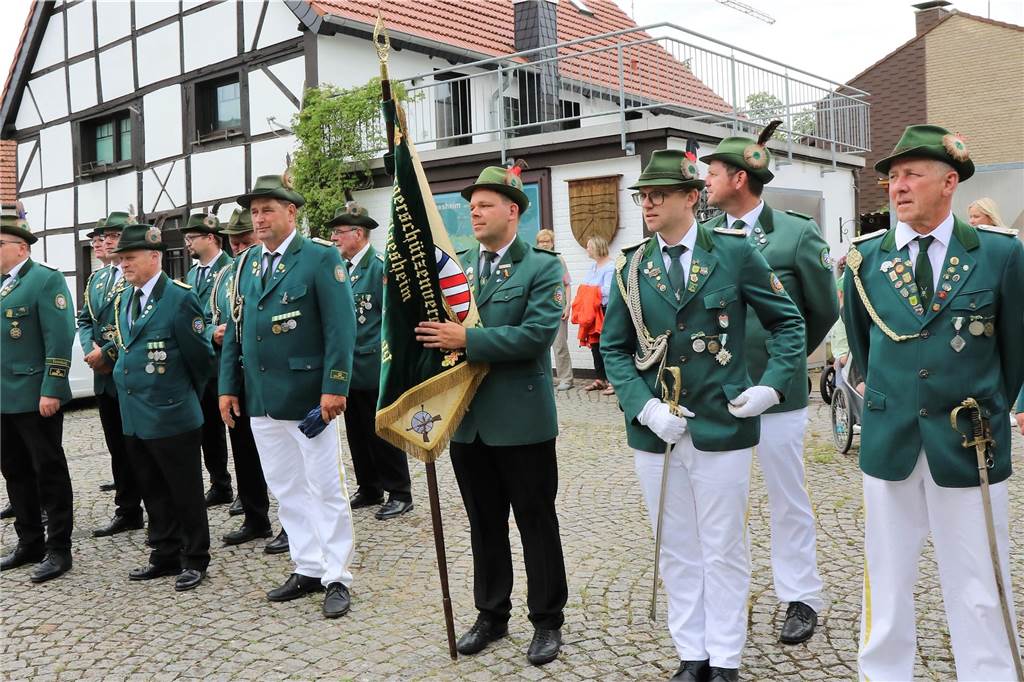 Im August feiert der Bürgerschützenverein Flaesheim sein erstes Schützenfest seit 2017. Mit dem Ausmarsch am Wochenende wurde die Saison eröffnet.