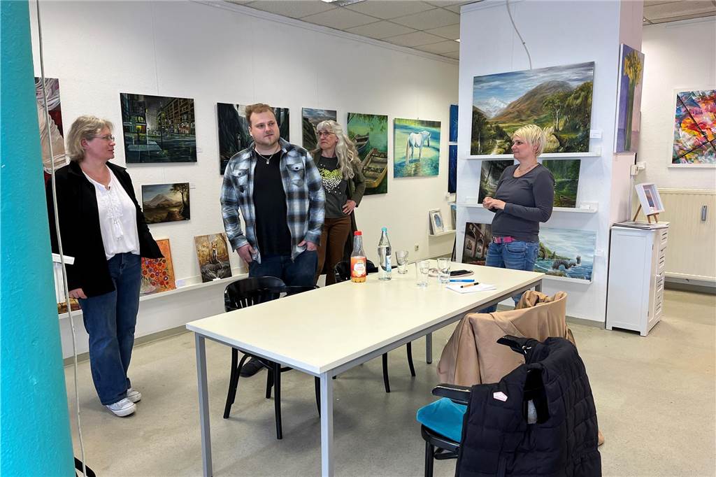Kunst für jedermann – Galerie Türkis hat seit einem Jahr geöffnet Im Ausstellungsraum der Galerie gibt es neben der ausgestellter Kunst auch Workshops und Lesungen.