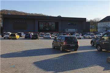 Im Autokino verfolgten jeweils gut 100 Fans der Iserlohn Roosters die beiden Auswärtspartien in Mannheim und Schwenningen.