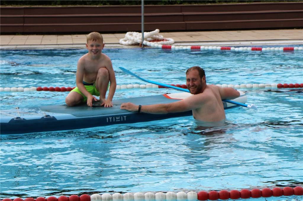 Viel Betrieb beim Freibadfest in Sythen - „Dankeschön an die treuen Mitglieder“ Standup-Paddling beim Familienfest im Freibad Sythen