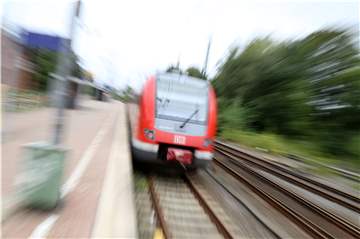 Im Bahnhof Unna lief ein Mann über die Gleise.