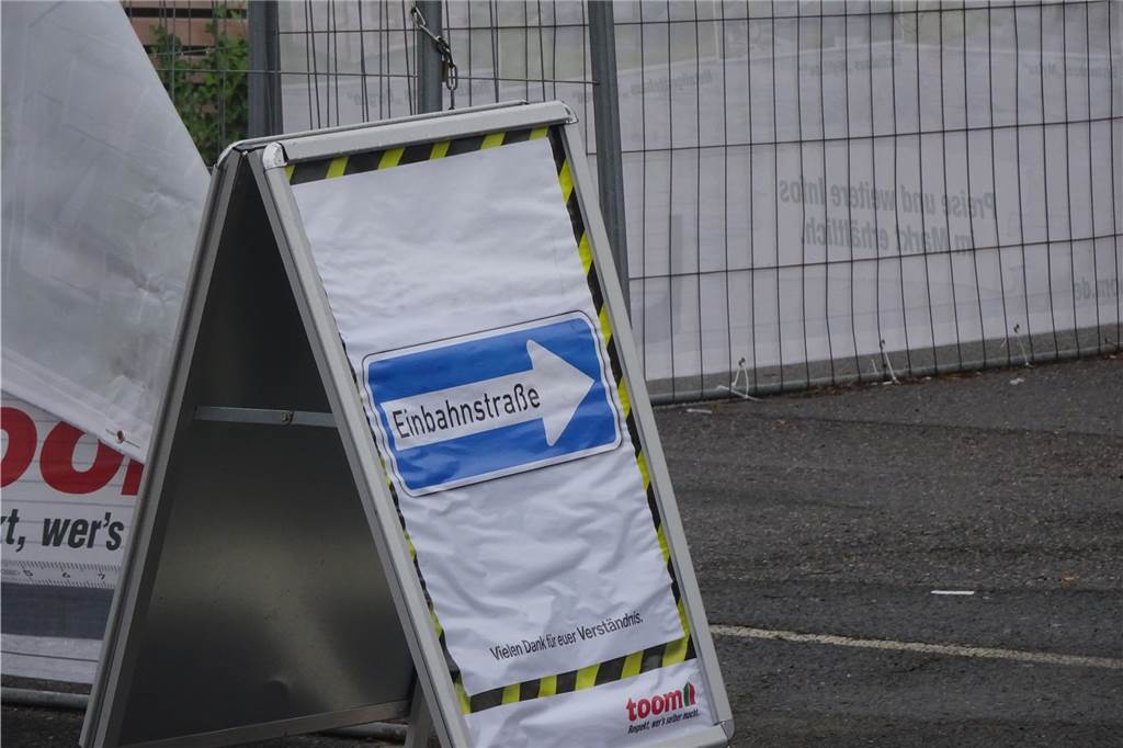 Praxistest: Brauche ich bei Toom und Co. überhaupt einen Termin zum Einkaufen? Im Baumarkt gilt: Einbahnstraße rein, Einbahnstraße raus.