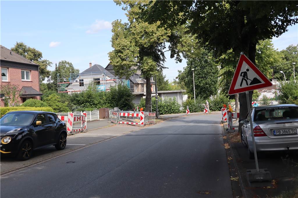 Telekom baut am Graffweg für ein superschnelles Internet Im Bereich der Baustelle am Graffweg und in der Kurve zur Westfälischen Straße sollten Autofahrer ihre Geschwindigkeit reduzieren.