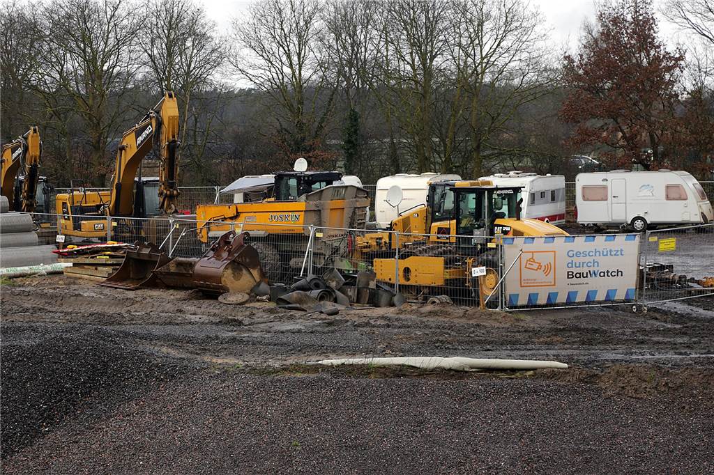 Mit Video: „Wir haben hier den Mercedes unter den Deichen gebaut“ Im Bereich Kusenhorst sind die Baufirmen zurzeit mit dem Rückbau des Altdeiches der Lippe beschäftigt.
