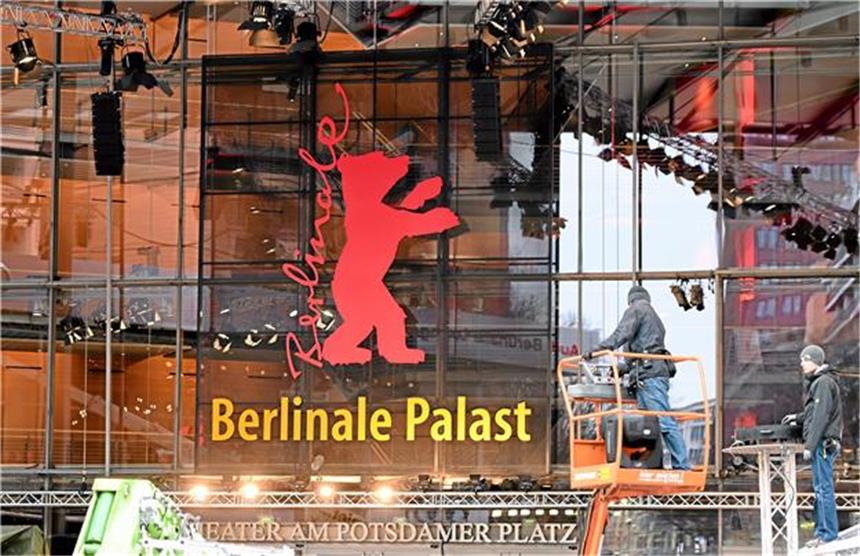 Im Berlinale Palast, in dem 1600 Gäste Platz nehmen können, feiern alle Filme des Wettbewerbs Premiere.