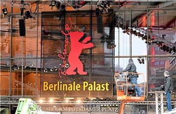 Im Berlinale Palast, in dem 1600 Gäste Platz nehmen können, feiern alle Filme des Wettbewerbs Premiere.