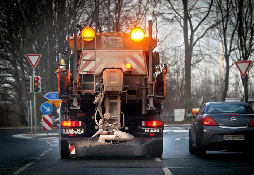Glatteis führte zu vielen Unfällen im Berufsverkehr Im Berufsverkehr hat überfrierende Nässe zu vielen Unfällen geführt.