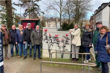 Im Bild auf der linken Seite: Godehard Schmitz (Schatzmeister Verkehrsverein), Karlheinz Frommelt (Geschäftsführer Verkehrsverein), Ulrich Keller (2. Vorsitzender Verkehrsverein), Henning Lagemann (Stadtteilbüro „Wir machen Mitte“), Harald Stucken (1. Vorsitzender Verkehrsverein), auf der rechten Seite: Brigitte Stüwe, Ute Blume (Dorstener Arbeit), Florian Hemmer (Dorstener Arbeit), und Christa Herberhold (Beisitzerin Verkehrsverein).