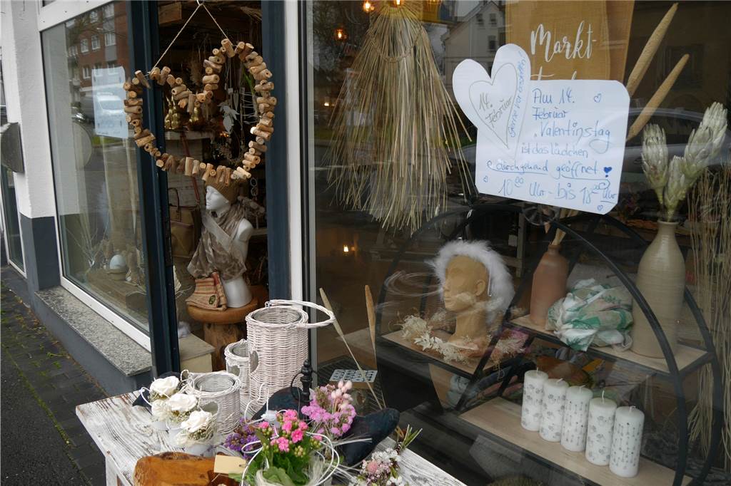 Im "Blütenkult" gibt es nicht nur Blumen, sondern auch Deko, Geschenk-Ideen oder Handarbeiten.