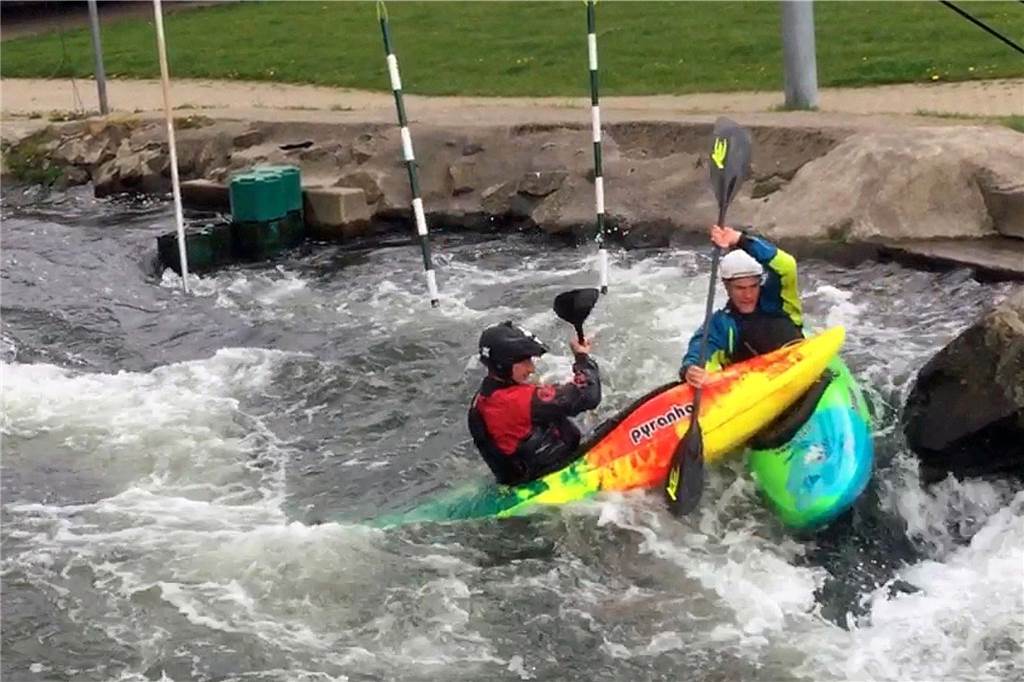 Motivation war weg - aber Tillmann Röller meldet sich mit einem Sensations-Coup zurück Im Boater Cross geht es etwas rauer zu, wie man hier unschwer erkennen kann.