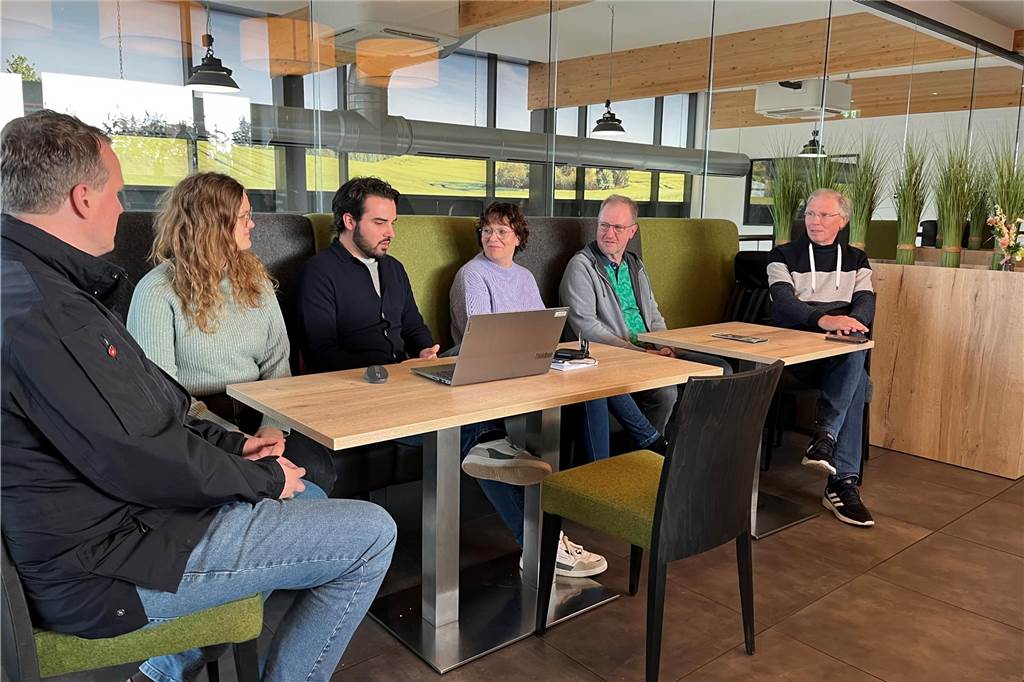 Der neue Dorfmanager Laszlo Taube steht Rhade und Lembeck zur Seite Laszlo Taube in Gesprächsrunde, Bürgern aus Rhade und dem Bürgermeister