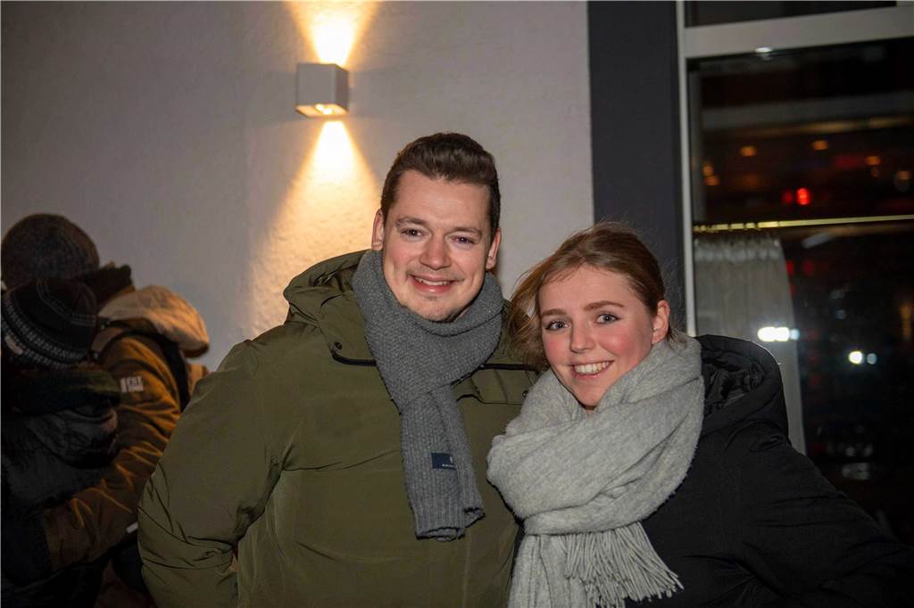 Im Café Zentral ging es stimmungsvoll zu. Die Gäste bekamen nicht nur viel Musik, Getränke und ein rustikales Buffet, sondern um Mitternacht natürlich auch noch ein Feuerwerk geboten.