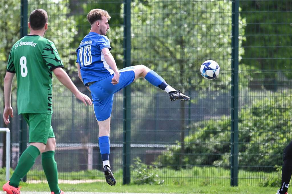 Im Derby der Reserveteams brauchte der ETuS Haltern II ein wenig, um ins Spiel zu finden, lag auch anfangs gegen den SV Bossendorf II zurück. Dann drehten die Eisenbahner aber auf und gewannen am Ende deutlich mit 9:1.