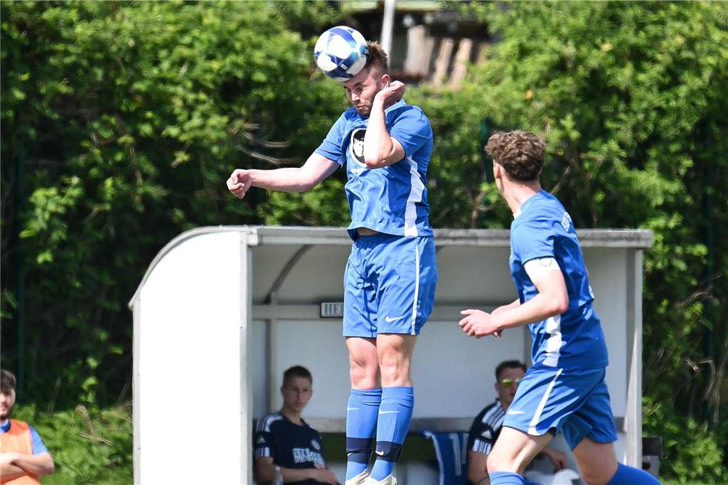 Im Derby der Reserveteams brauchte der ETuS Haltern II ein wenig, um ins Spiel zu finden, lag auch anfangs gegen den SV Bossendorf II zurück. Dann drehten die Eisenbahner aber auf und gewannen am Ende deutlich mit 9:1.