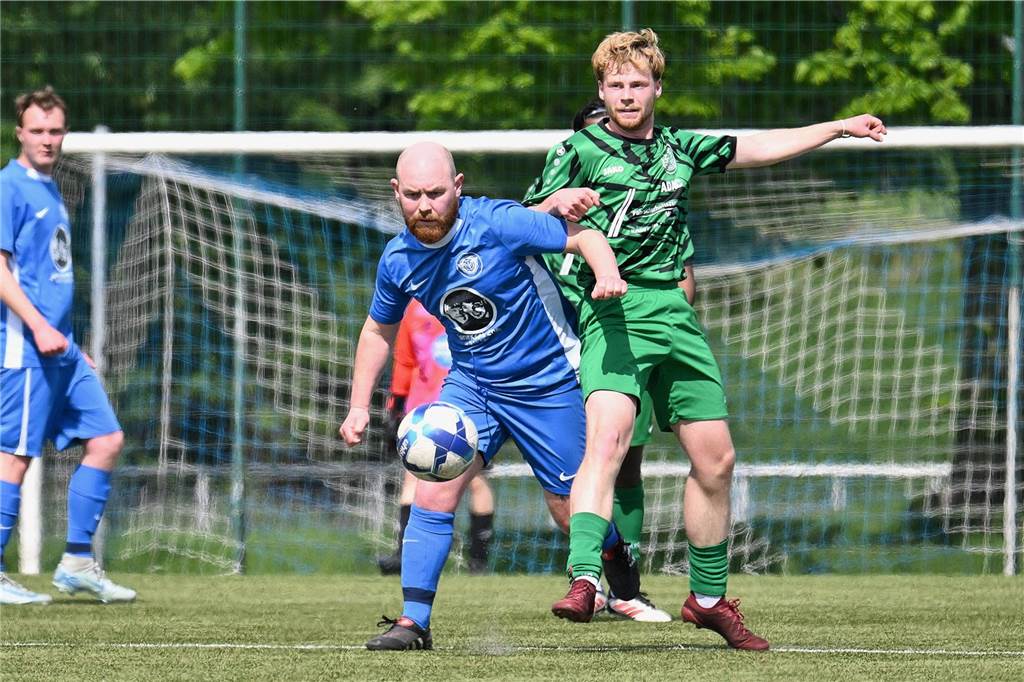 Im Derby der Reserveteams brauchte der ETuS Haltern II ein wenig, um ins Spiel zu finden, lag auch anfangs gegen den SV Bossendorf II zurück. Dann drehten die Eisenbahner aber auf und gewannen am Ende deutlich mit 9:1.