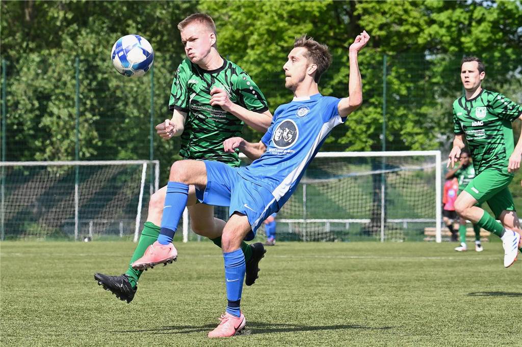 Im Derby der Reserveteams brauchte der ETuS Haltern II ein wenig, um ins Spiel zu finden, lag auch anfangs gegen den SV Bossendorf II zurück. Dann drehten die Eisenbahner aber auf und gewannen am Ende deutlich mit 9:1.