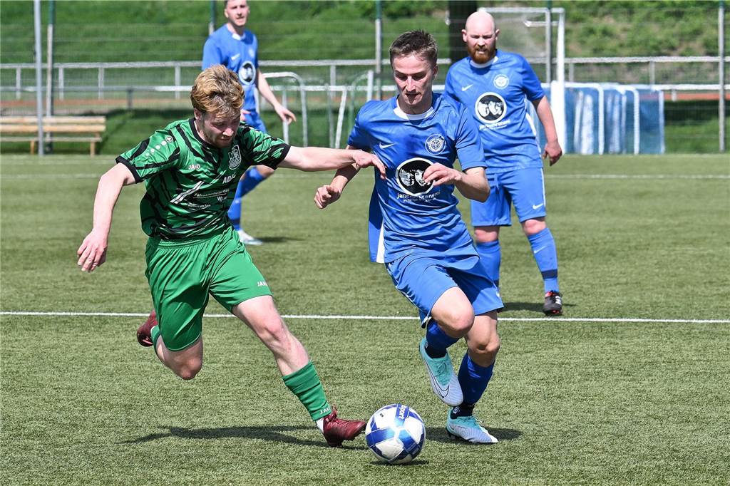 Im Derby der Reserveteams brauchte der ETuS Haltern II ein wenig, um ins Spiel zu finden, lag auch anfangs gegen den SV Bossendorf II zurück. Dann drehten die Eisenbahner aber auf und gewannen am Ende deutlich mit 9:1.