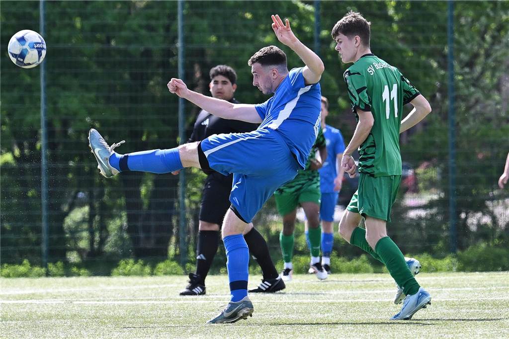 Im Derby der Reserveteams brauchte der ETuS Haltern II ein wenig, um ins Spiel zu finden, lag auch anfangs gegen den SV Bossendorf II zurück. Dann drehten die Eisenbahner aber auf und gewannen am Ende deutlich mit 9:1.